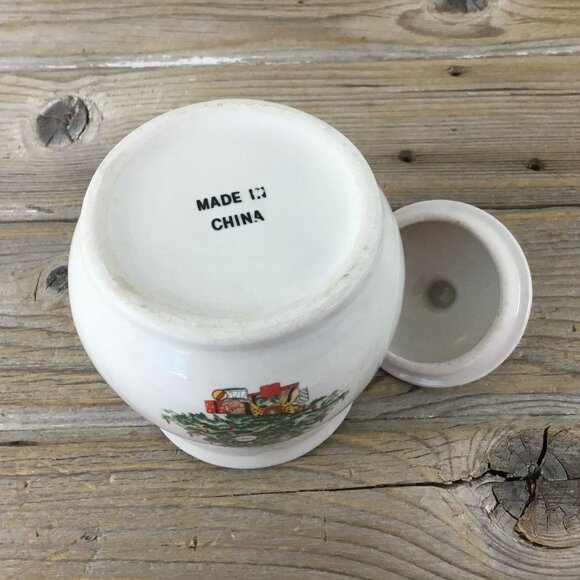 Christmas Tree Stoneware Sugar Bowl With Lid 4.25" Tall Made In China - Picture 8 of 8